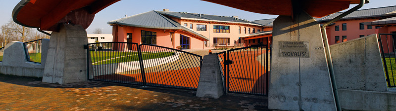 esterno scuola da cancello
